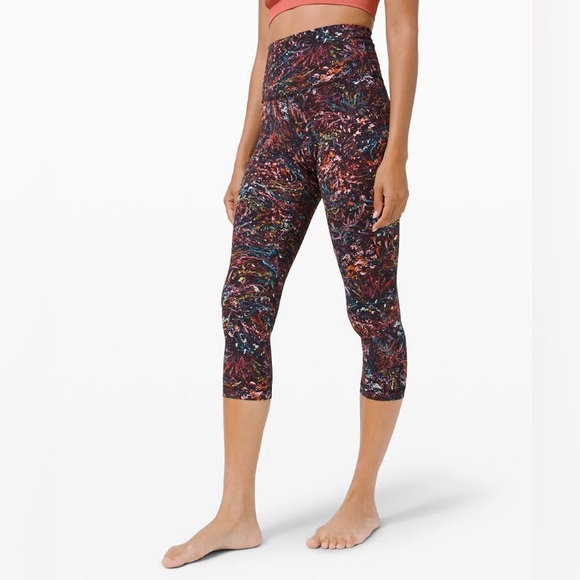 Lululemon Align Crop *21"
Foliage Overlay Multi - Picture 2 of 8